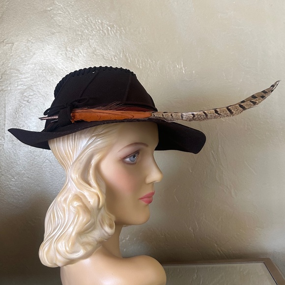 ELEGANT 1940s\' BROWN FELT FEDORA + INTRICATE CROWN DETAILS &  FEATHERS main image 4